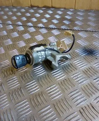 Toyota Avensis Verso Ignition lock 45020287