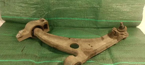 Volkswagen PASSAT B6 Front lower control arm/wishbone 3C0407153B