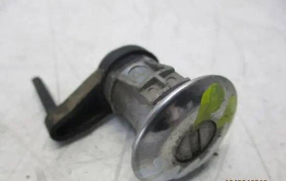 Peugeot 206 Front door lock (next to the handle) 