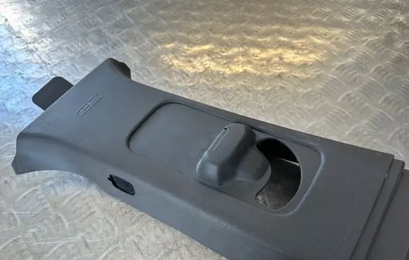 Ford Explorer (B) pillar trim (top) BB537824397 7824397