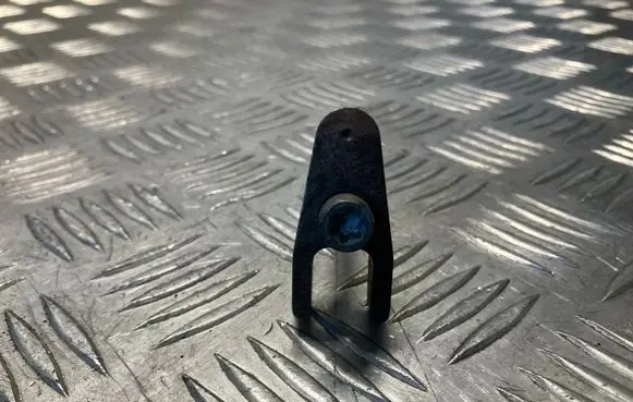 Mercedes-Benz E W211 Fuel Injector clamp holder