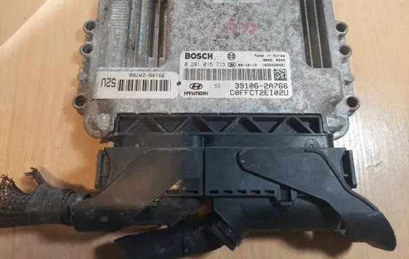 Hyundai i30 Engine control unit/module ECU 0281015713 39106-2A766 1039S28481