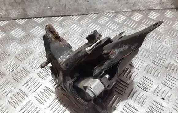 Seat Ibiza III (6L) Engine mounting bracket 6Q0199555 6Q199111R