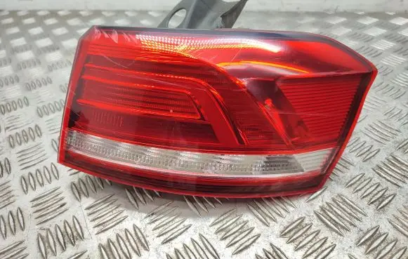 Volkswagen PASSAT B8 Rear/tail lights