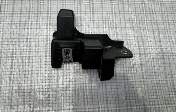 Renault Kangoo II Radiator mount bracket 622129547R