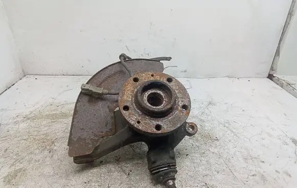 Peugeot 607 Front wheel hub spindle knuckle