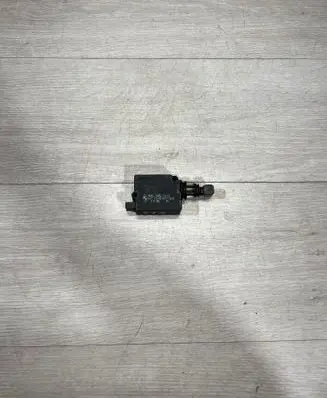 BMW 5 E39 Tailgate boot lock/latch motor 8377569