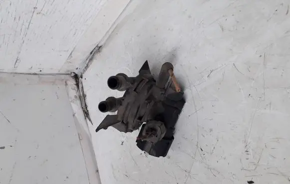 Ford Explorer Vacuum valve 