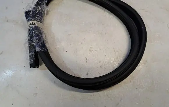 Jaguar XE Rubber seal front coupe door GX7320708A