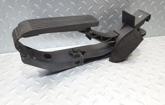 Mercedes-Benz E W211 Accelerator throttle pedal A2113000404 A2113010001 1293010382
