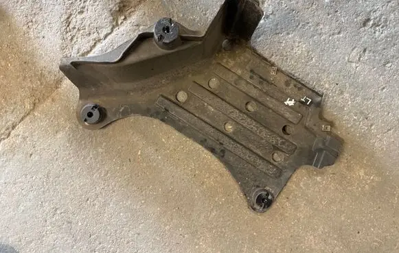 Rear underbody cover/under tray