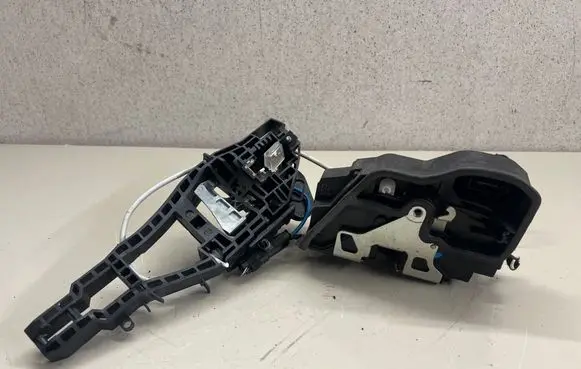 BMW 1 F20 F21 Front door lock 7229461