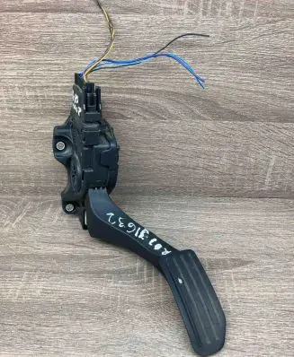 Volvo V70 Accelerator throttle pedal 6G929F836DD 6PV009220