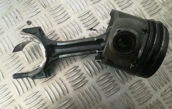 KIA Sorento Piston j5ae