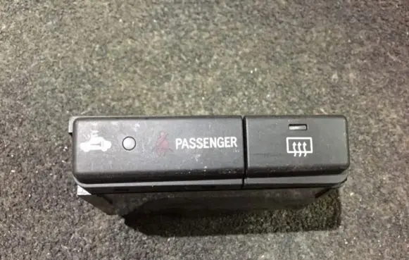 Toyota Avensis T250 Windscreen/window heater switch 84790-05110-d
