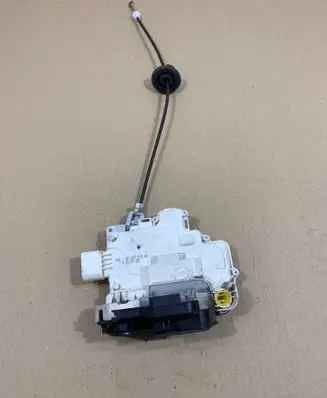 Audi A4 S4 B7 8E 8H Front door lock 8E1837015AA