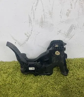 Volkswagen Golf VII Brake pedal 5q1721058am