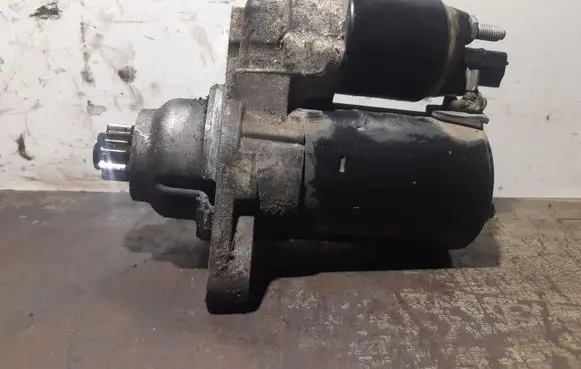 Volkswagen Golf V Starter motor 02T911023R