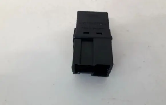 Mitsubishi Carisma Other relay MB953382 V23074