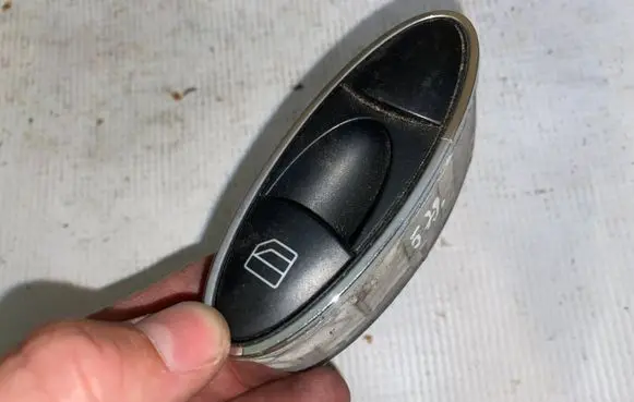 Mercedes-Benz E W211 Electric window control switch a2118211351 2118211351