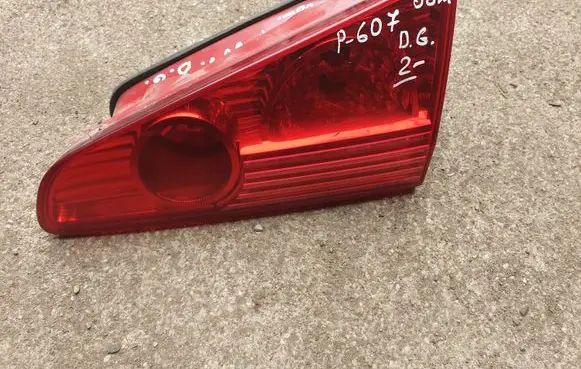 Peugeot 607 Tailgate rear/tail lights