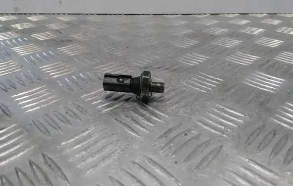 Audi A4 S4 B6 8E 8H Oil pressure sensor 038919081D