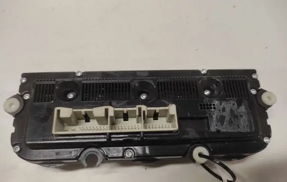 Volkswagen Touran I Climate control unit