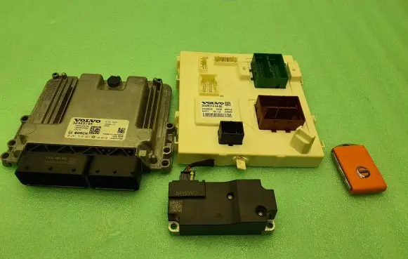 Volvo XC40 Engine ECU kit and lock set 32349194 0261S104EV 32320214AA