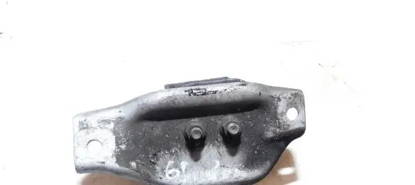 Subaru Impreza III Engine mount bracket