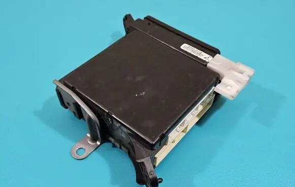 Toyota Land Cruiser (J200) Central body control module 82733-60B90 IMPRK1430425