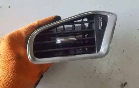 Citroen C4 II Dashboard side air vent grill/cover trim
