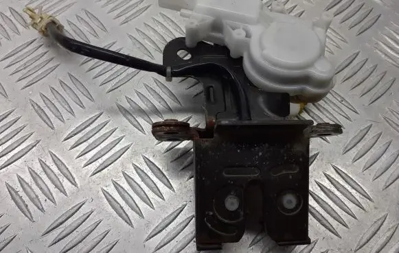 Mazda 3 I Tailgate/trunk/boot lock/catch/latch