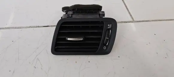 Volkswagen PASSAT B6 Dashboard side air vent grill/cover trim 3C1819701 P0108666 T0024359