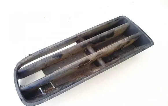Volkswagen Golf IV Front bumper lower grill 1J0853665B