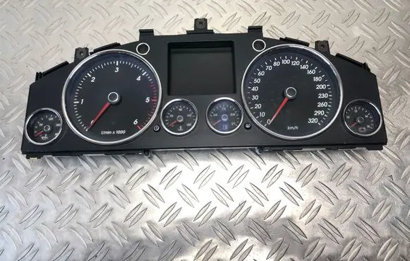 Volkswagen Touareg I Speedometer (instrument cluster) 7L6920880C 0263632003