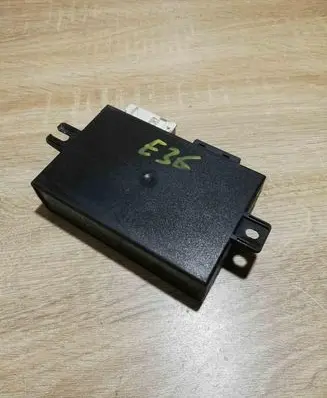 BMW 3 E36 Door central lock control unit/module 8353569
