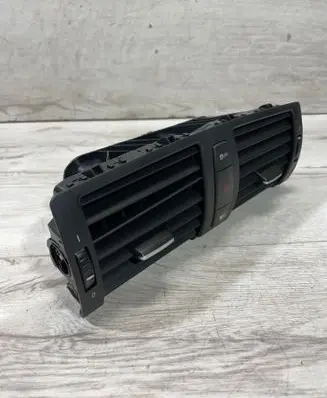BMW 1 E81 E87 Dash center air vent grill 7059189