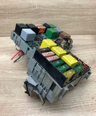 Opel Corsa C Fuse module 09115142 ZF482