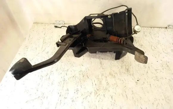 Mercedes-Benz C W203 Pedal assembly A2032903101 A2036891708
