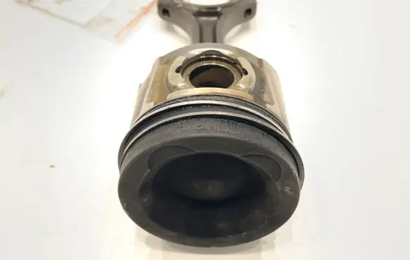 KIA Optima Piston with connecting rod D4FD