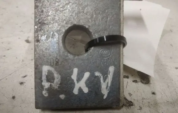 BMW 5 E60 E61 Front door upper hinge 7068073