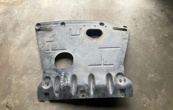 Jeep Grand Cherokee (WK) Engine splash shield/under tray 55167462AB
