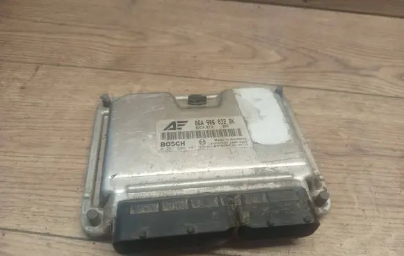 Volkswagen Sharan Engine control unit/module 06A906032QK 1039S05660 0261208687