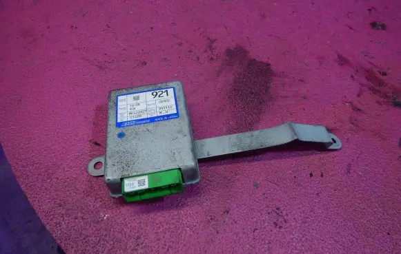 Mitsubishi Carisma Other control units/modules MR420921