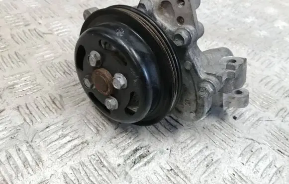 Suzuki Swift III Water pump