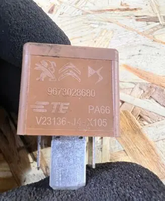 Peugeot 3008 II Other relay 9673028680 V23136J4X105