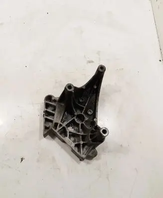 Engine mounting bracket