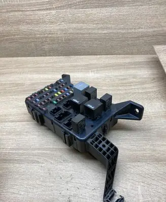 Ford Mondeo Mk III Fuse module 4S7T14A073AB