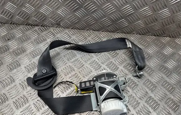 Volkswagen Jetta VI Front seatbelt 33052214