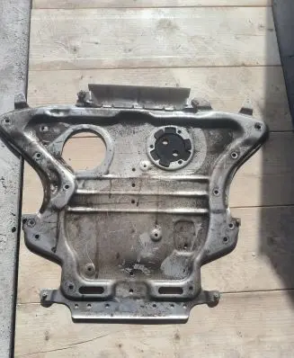 BMW M5 F90 Engine splash shield/under tray 849007 AUB00100